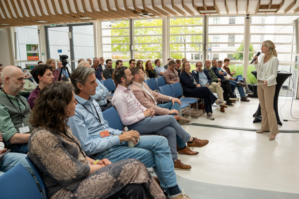 Joke Kalma opent het DEMAND event